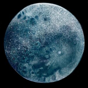 Illustrazione della luna piena di Georgia De Angelis associata ai mesi dell’anno tecnica mista, acquerello e digital illustration con procreate, stampa su carta hannemüle su ordinazione