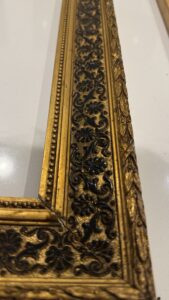 Cornice di inizi 900 intarsiata in legno e vetro